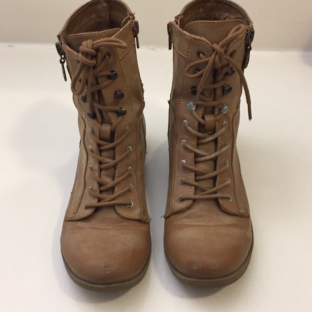 Guess light brown ankle boots